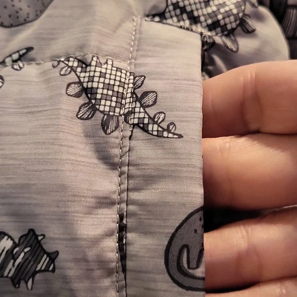 🩷 3/$15 Boys (18M) Winter Puffer Jacket with Hood with a cute Dinosaur Print - Picture 3 of 7